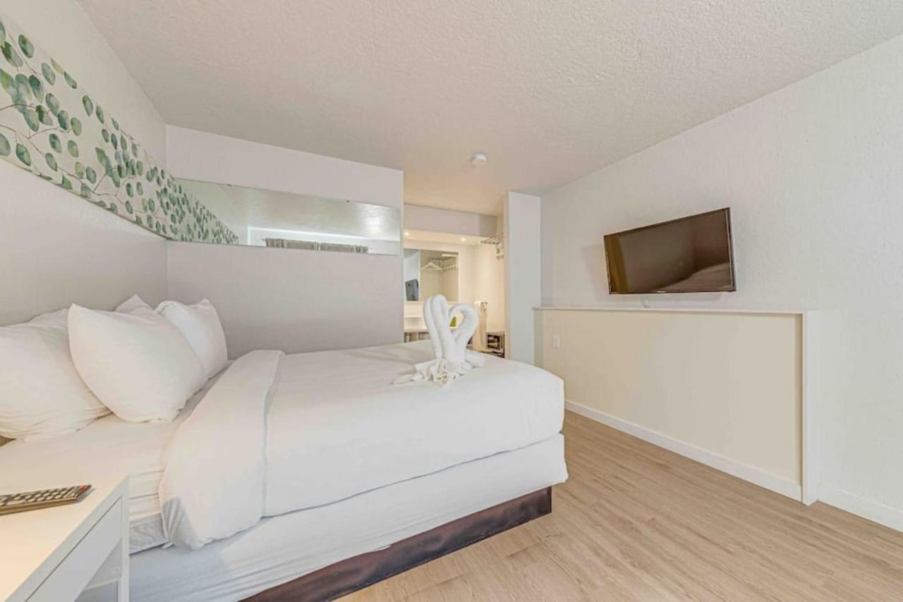 Travel Lodge By Wyndham 10 Min From Disney Kissimmee Zewnętrze zdjęcie