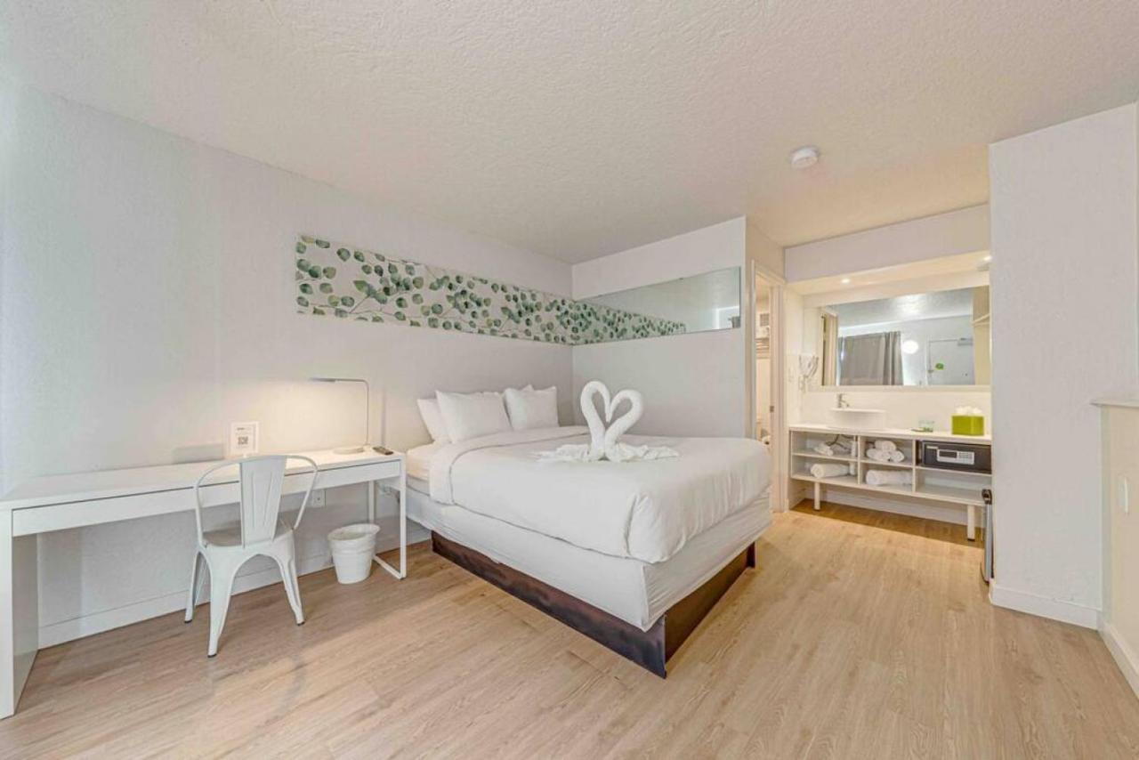 Travel Lodge By Wyndham 10 Min From Disney Kissimmee Zewnętrze zdjęcie